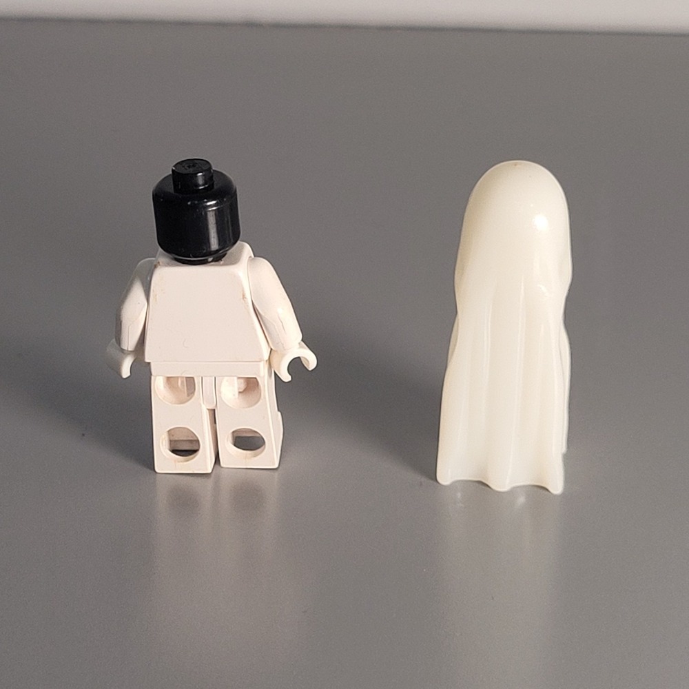 Vintage LEGO Glow in the Dark Ghost Minifigure with Smile Halloween 6617 - Picture 8 of 9